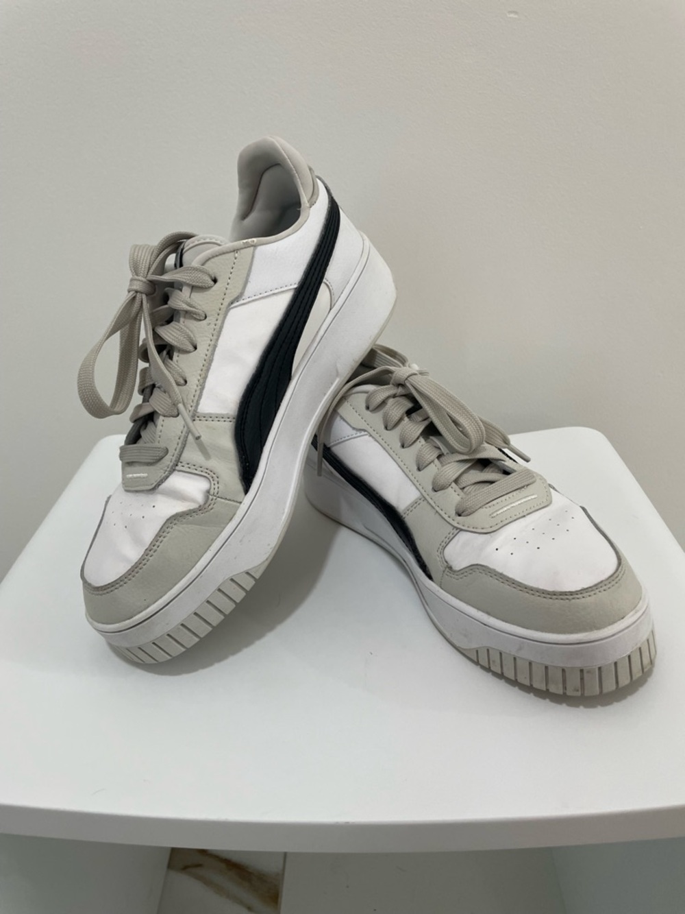 Puma Low-Top Sneakers in White, Light Gray & Black